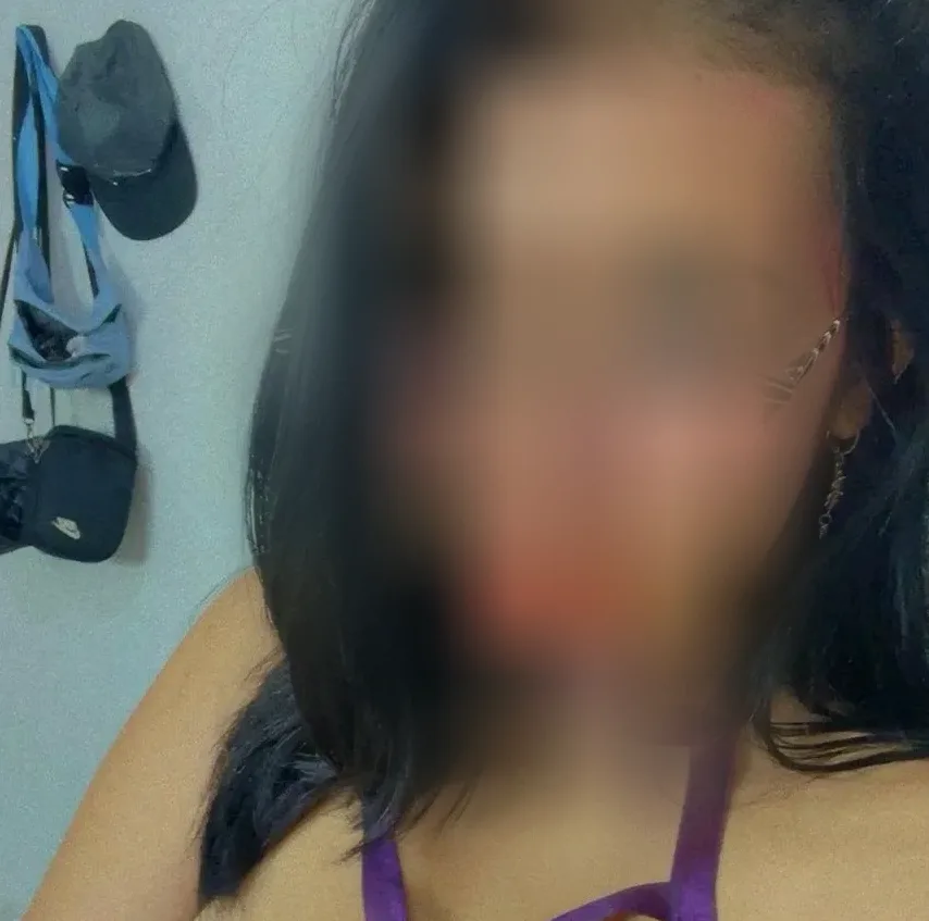 Larissa, 23