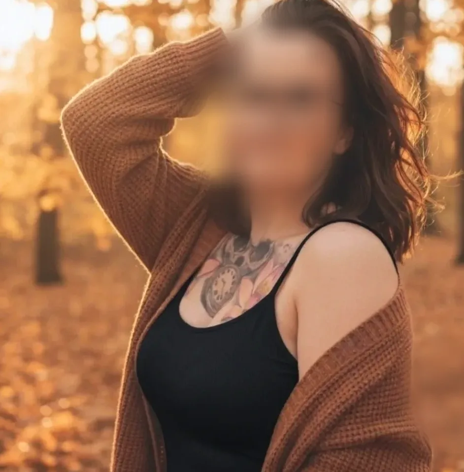 Manuela, 34