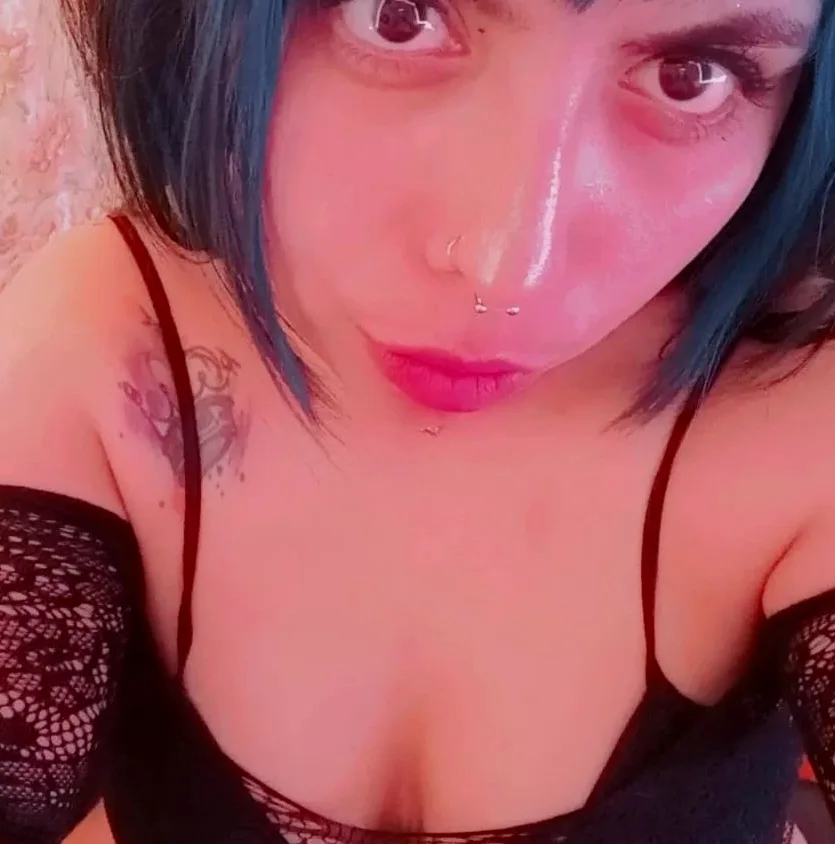Nadine, 30