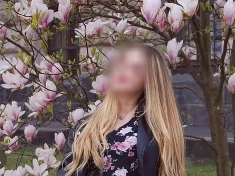 Rebecca, 25