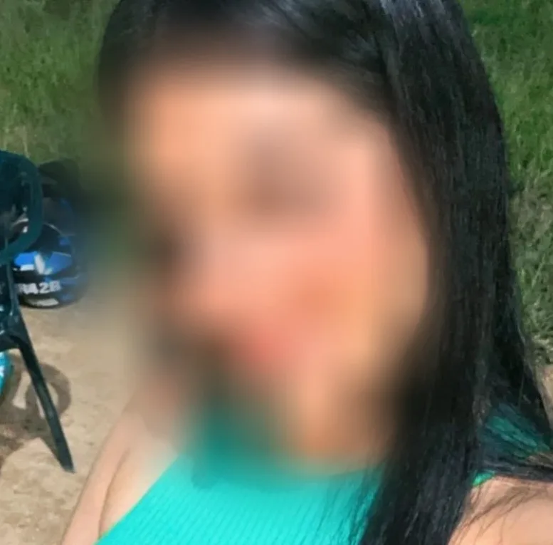 Zeynep, 20